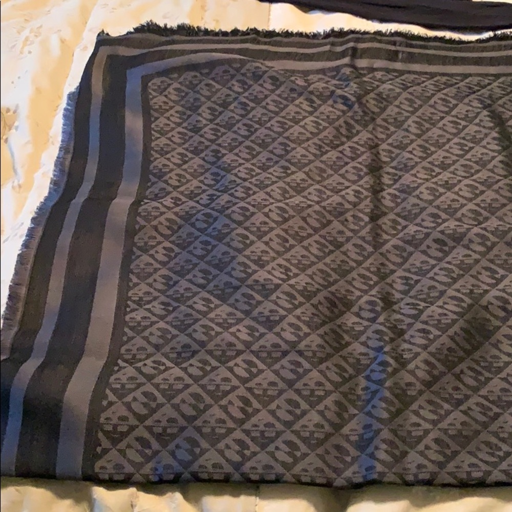 Henri Bend large square scarf